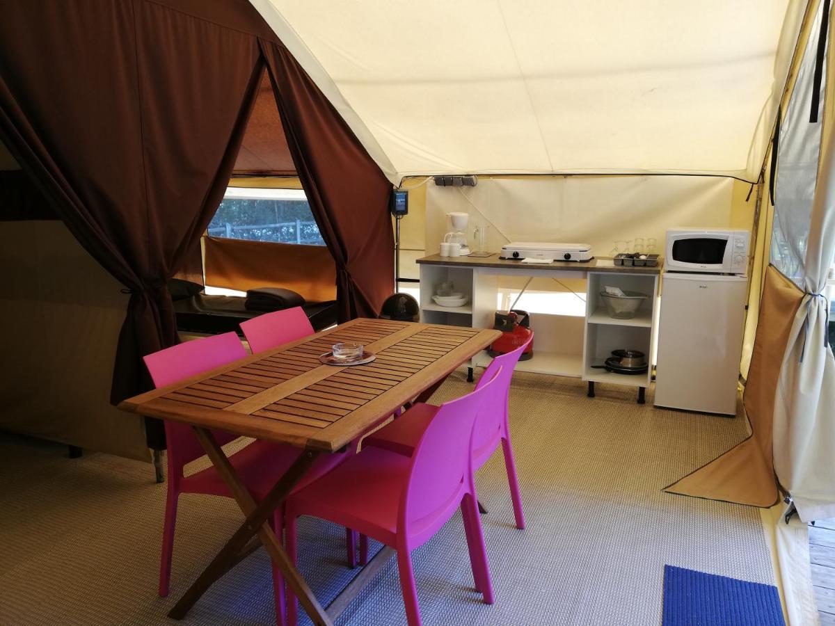 Camping La Fritillaire Hotel Savigny-en-veron Exterior photo